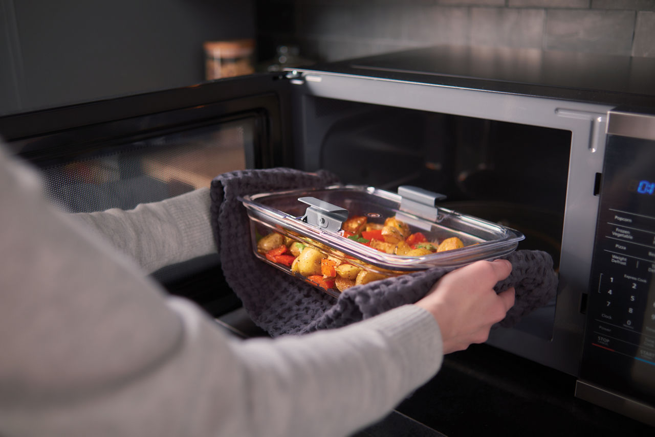 Brilliance™ Glass Food Storage Container, Large Rectangle - US 8690